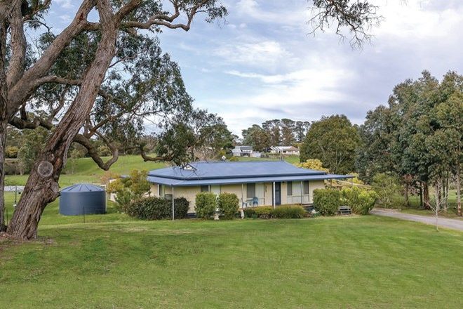 Picture of 19 Banksia Court, LINTON VIC 3360