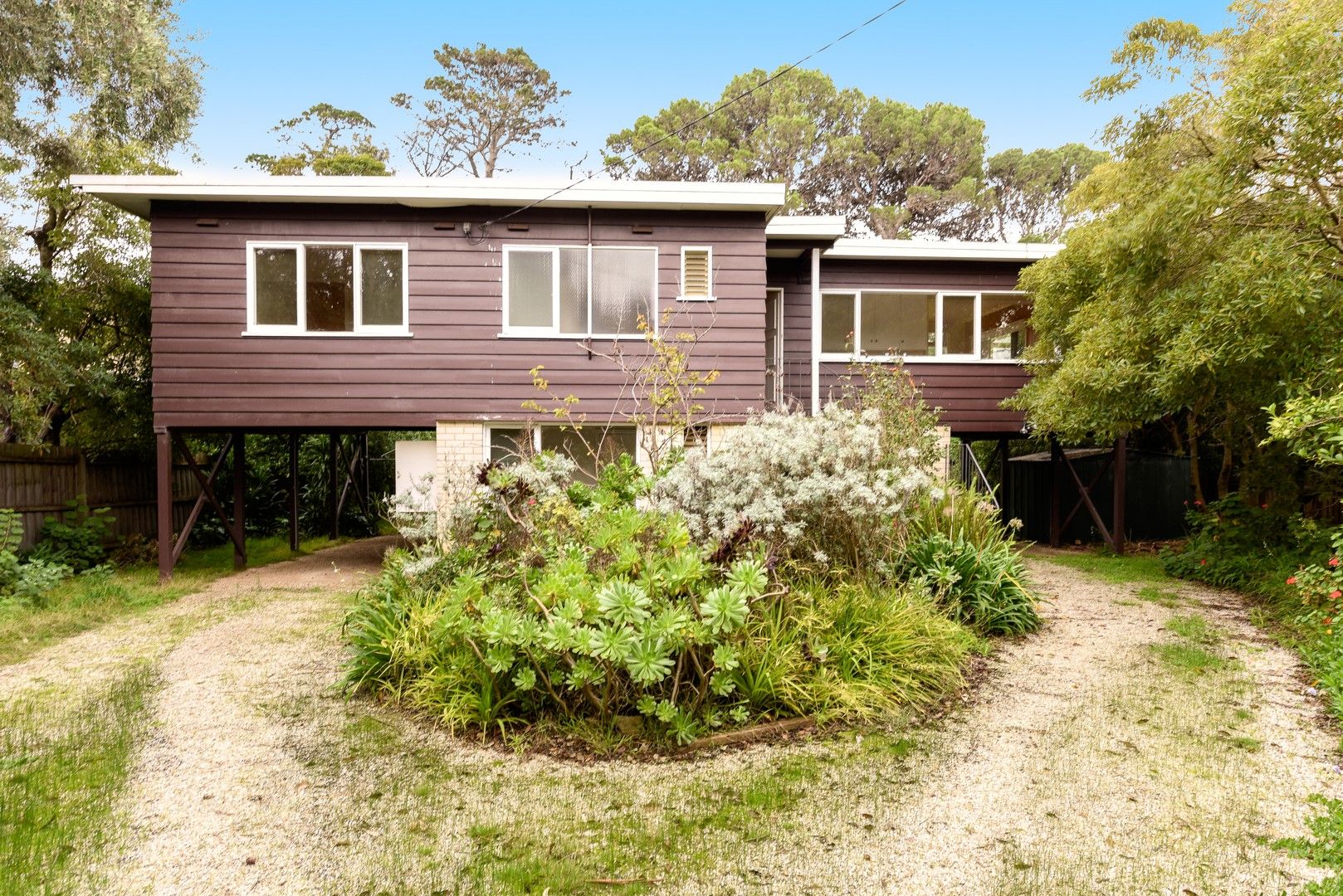 3 bedrooms House in 61 Rosserdale Crescent MOUNT ELIZA VIC, 3930