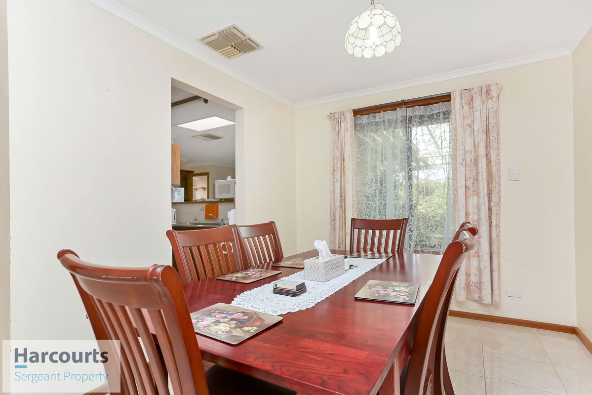 37 Megunya Crescent, Craigmore SA 5114, Image 2