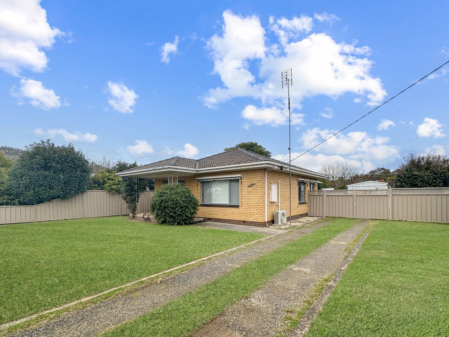 2 bedrooms House in 12 Charman Ave EUROA VIC, 3666