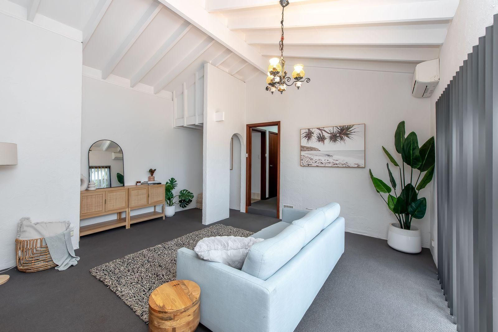 3 bedrooms House in 54 Milverton Avenue KARRINYUP WA, 6018