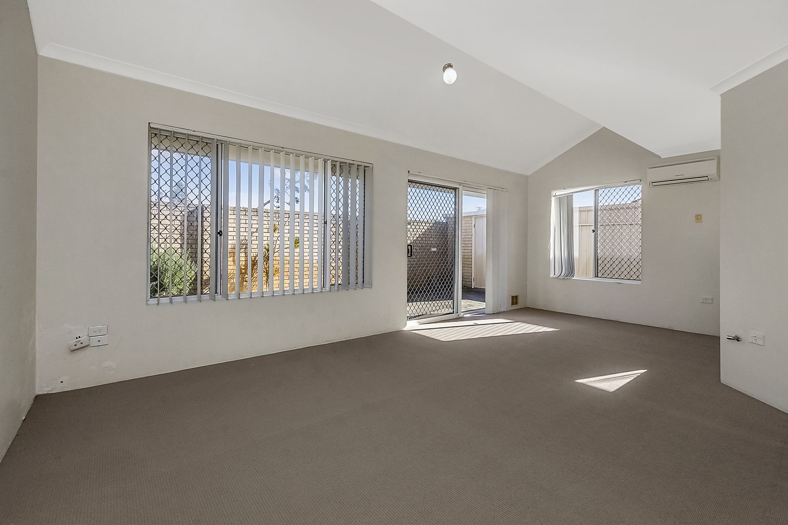 2/4 Sepia Court, Rockingham WA 6168, Image 1