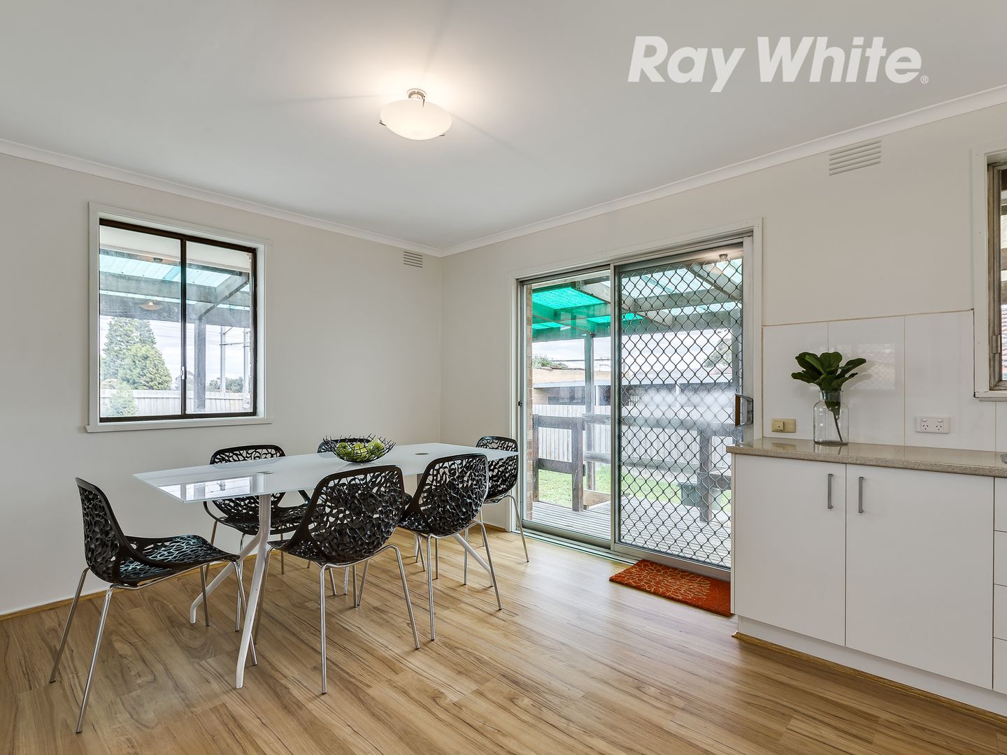 8 Henry Court, Epping VIC 3076, Image 2