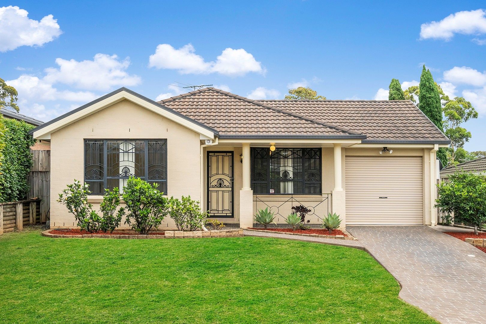 4 Burkhart Place, Minto NSW 2566, Image 0