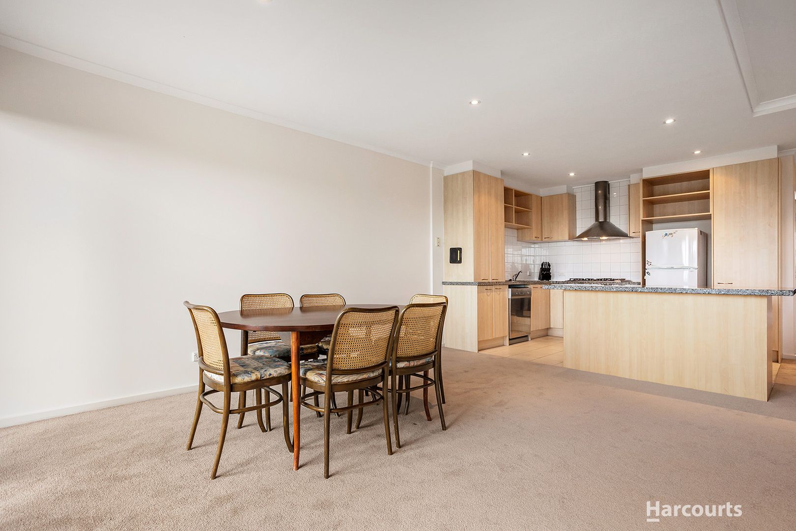 27/3 Sovereign Point Court, Doncaster VIC 3108, Image 2