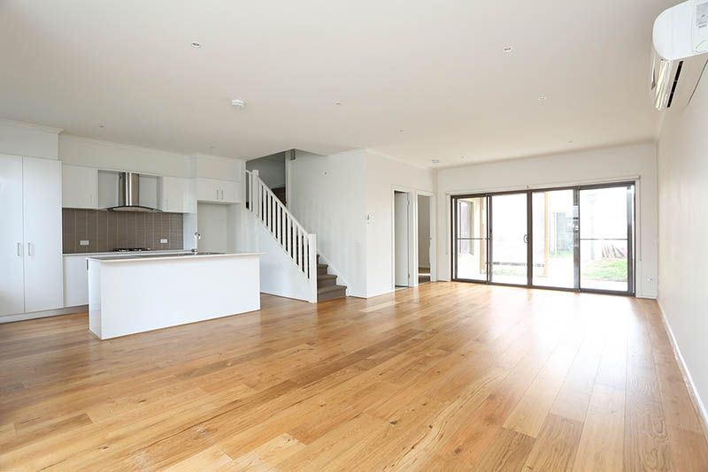 4 bedrooms Townhouse in 28 Grattan Cove CRAIGIEBURN VIC, 3064