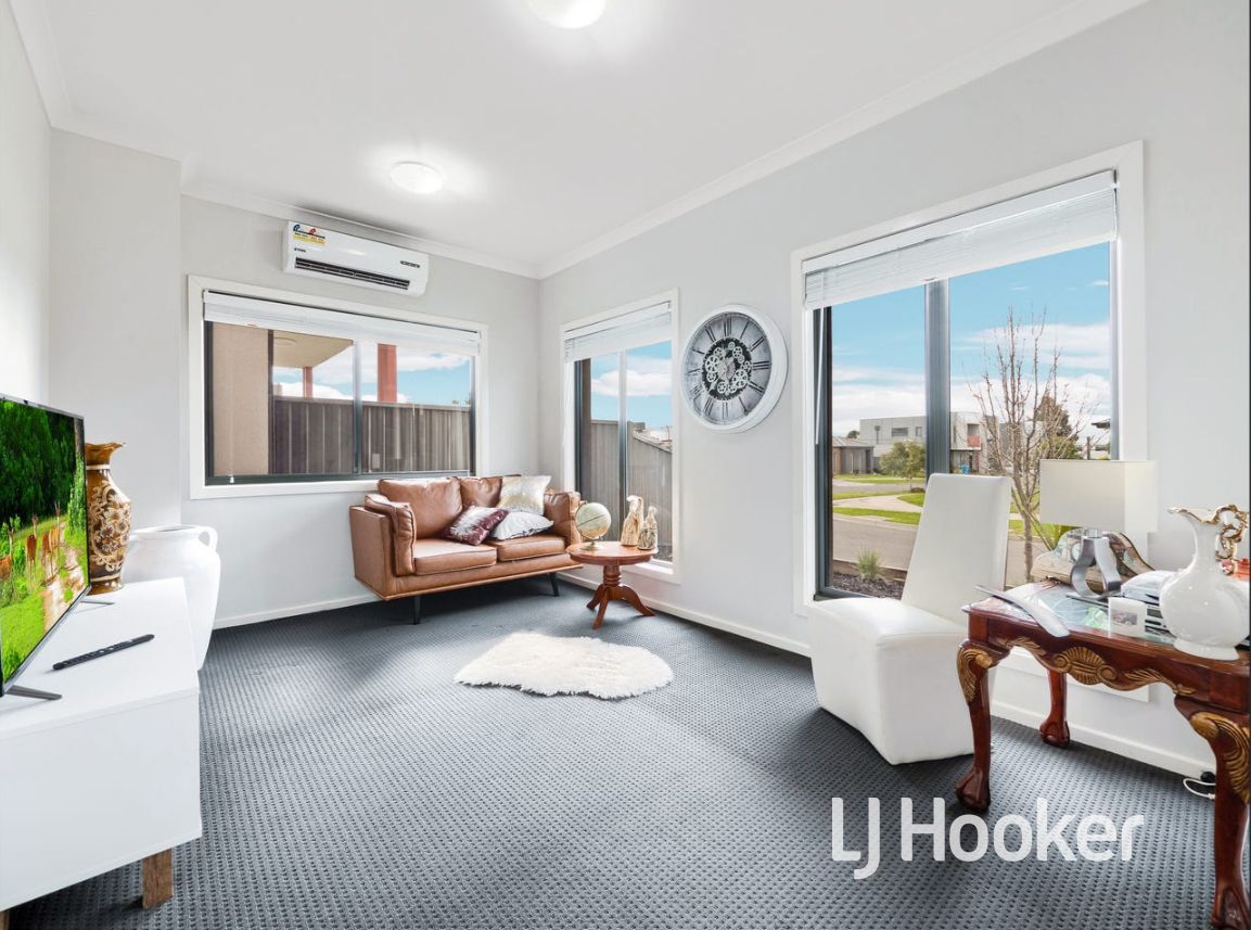 2 Easter Way, Cranbourne East VIC 3977, Image 2