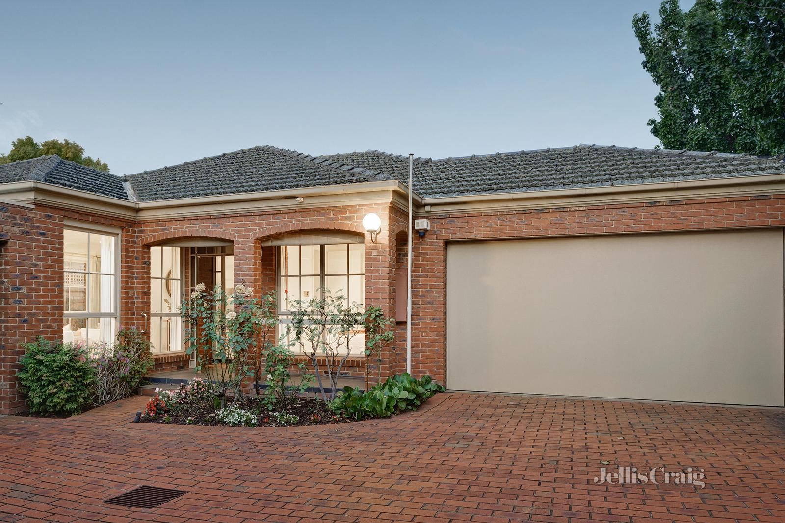 3 bedrooms Apartment / Unit / Flat in 2/35 Nicholson Street BALWYN NORTH VIC, 3104