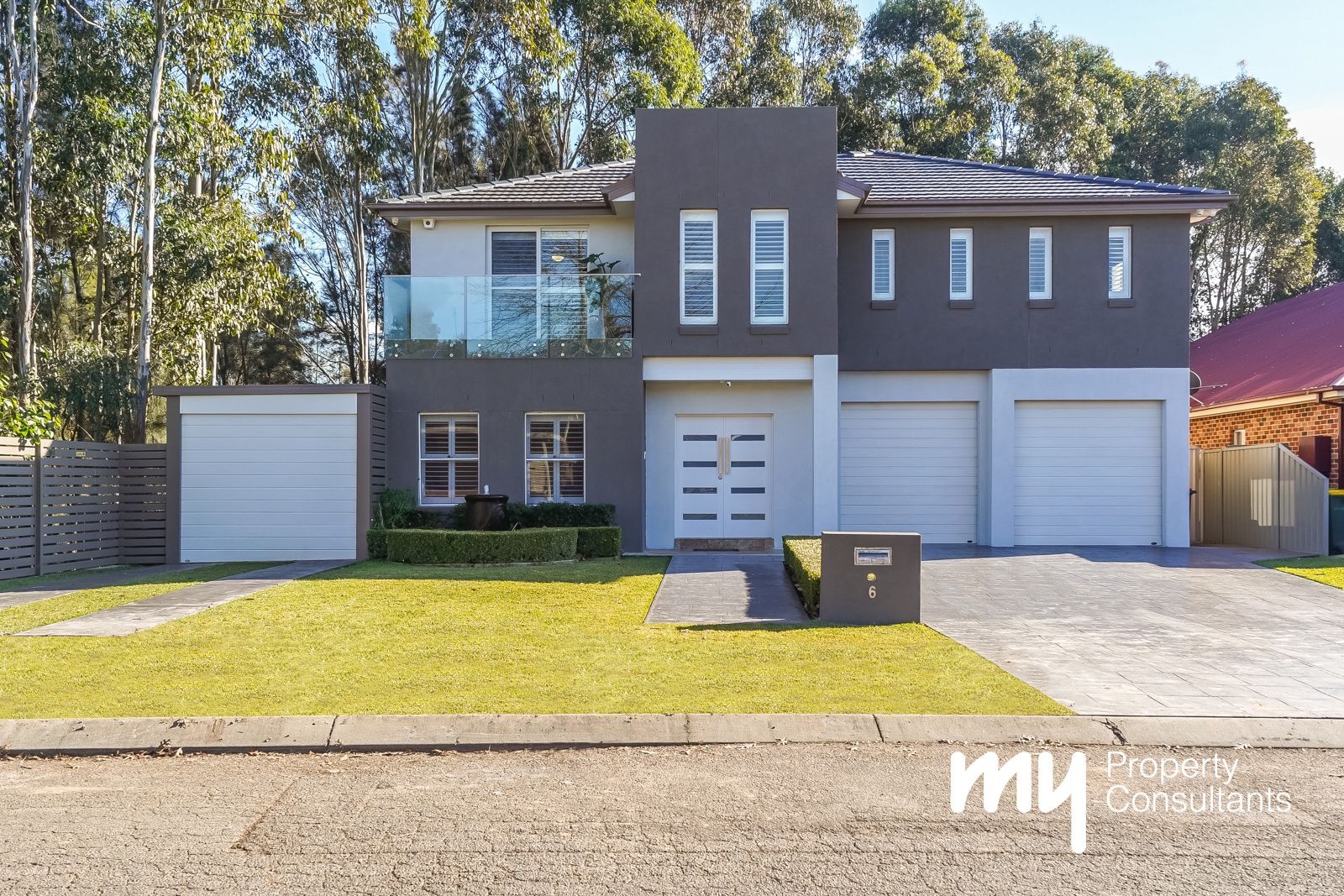 5 bedrooms House in 6 Lockhart Court HARRINGTON PARK NSW, 2567