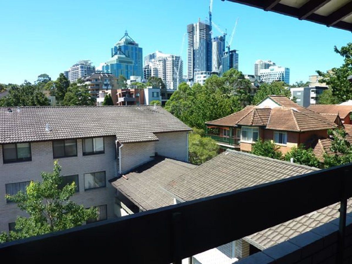 2 bedrooms Apartment / Unit / Flat in 22/10 Eddy Road CHATSWOOD NSW, 2067