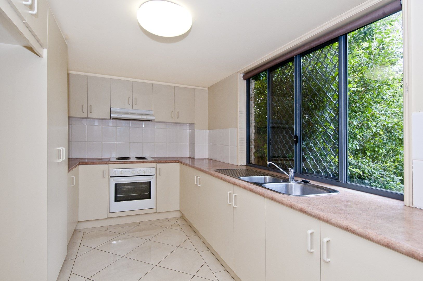 8/28 Cherrytree Place, Waterford West QLD 4133, Image 2