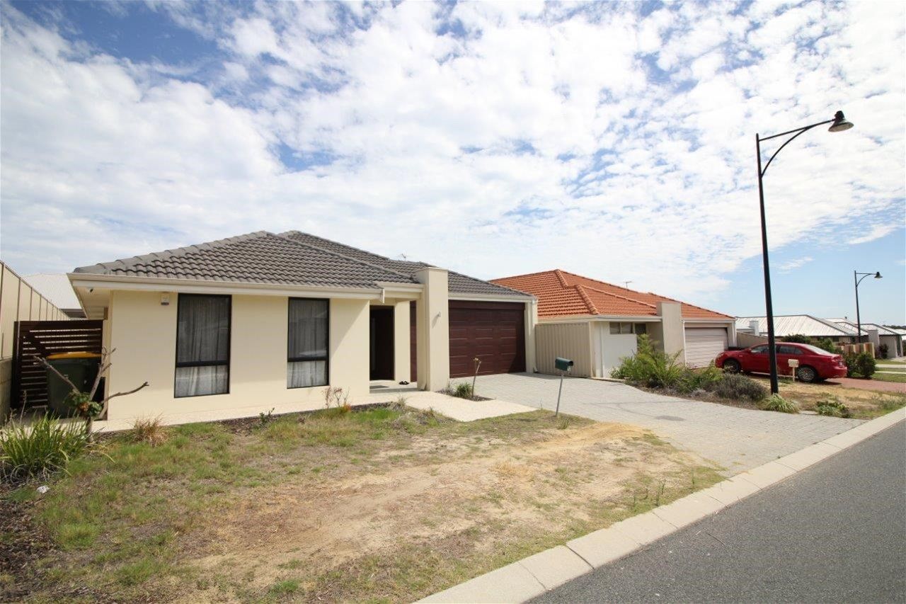 4 bedrooms House in 13 Rhoeo Outlook SINAGRA WA, 6065