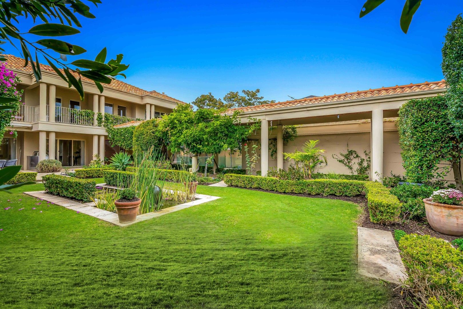 5 bedrooms House in 8 Cygnet Crescent DALKEITH WA, 6009