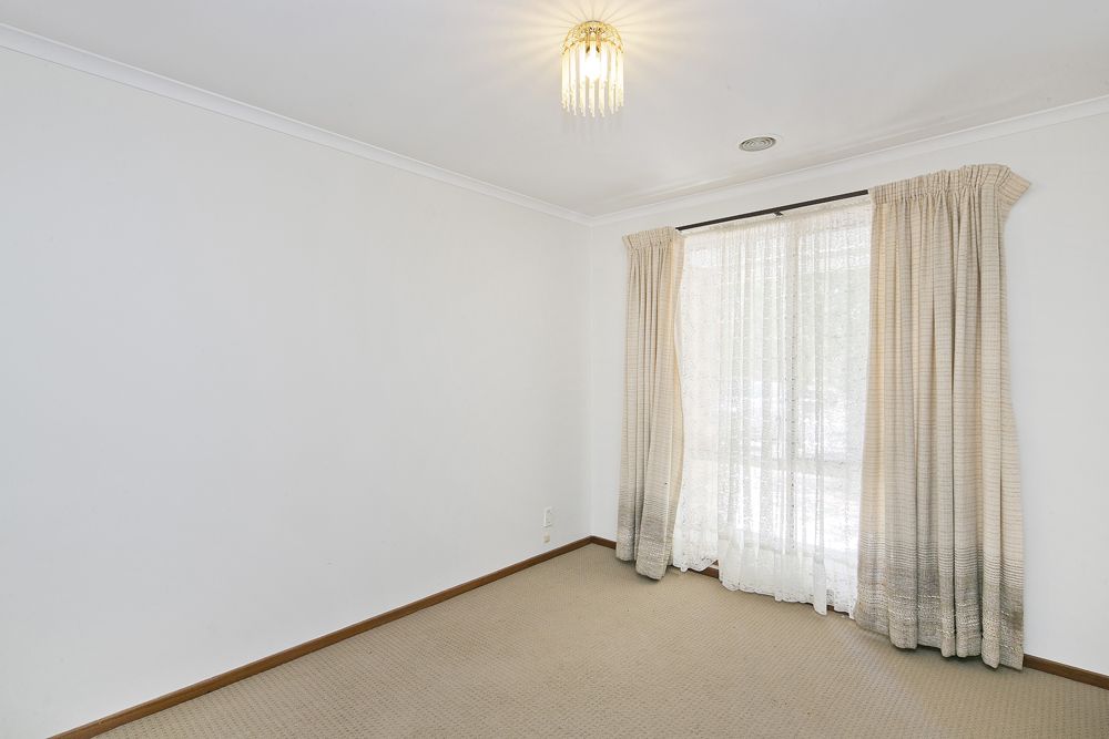 8 Sid Barnes Crescent, Gordon ACT 2906, Image 2