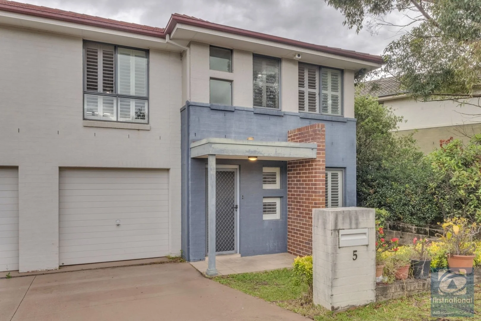 5 Mary Ann Drive, Glenfield NSW 2167