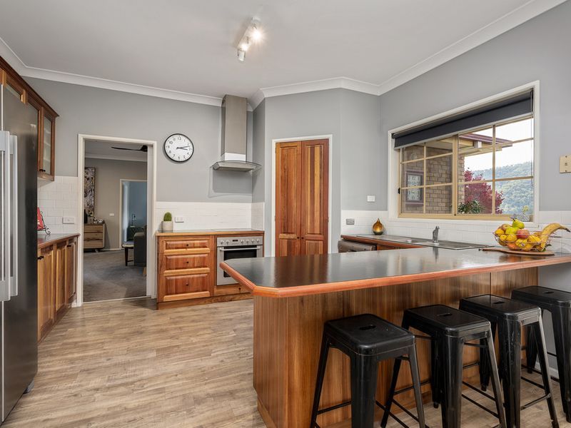 17 Iarias Lane, Bright VIC 3741, Image 2