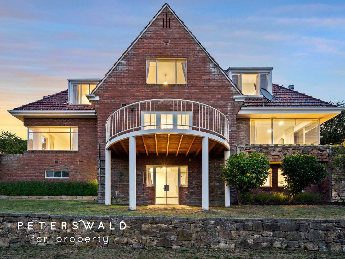 4 bedrooms House in 1 Cheverton Parade SANDY BAY TAS, 7005