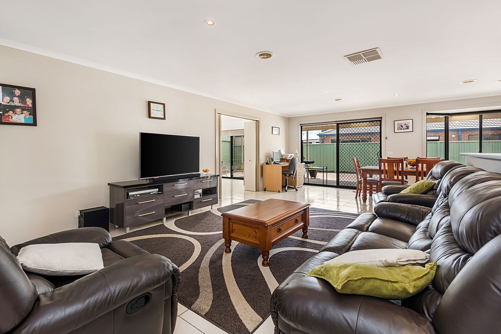 3 Greenfield Drive, Epsom VIC 3551, Image 2