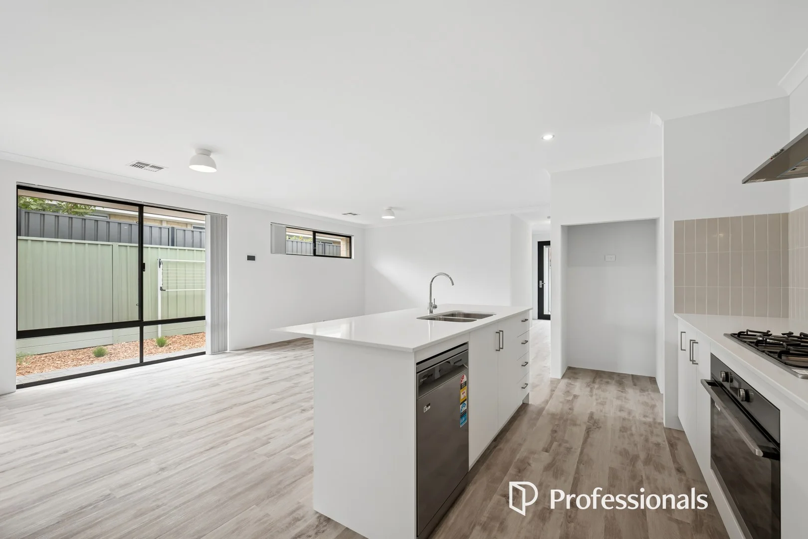 32b Sussex Road, Forrestfield WA 6058