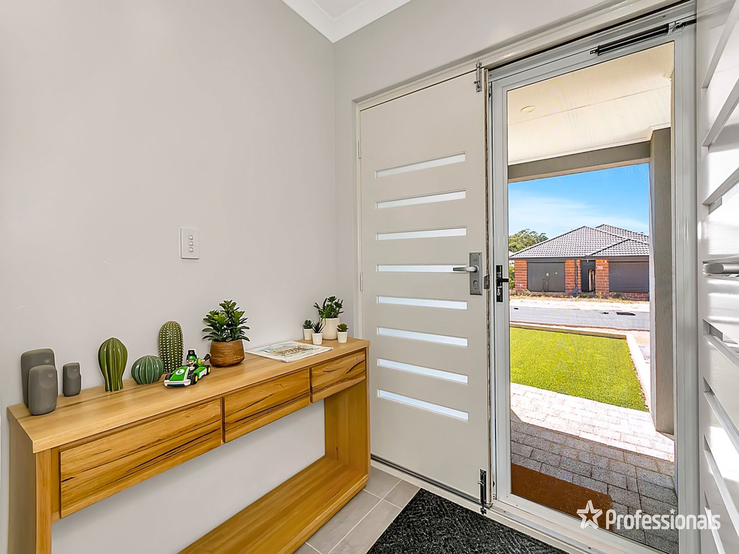 38 Lovett Drive, Forrestfield WA 6058, Image 2