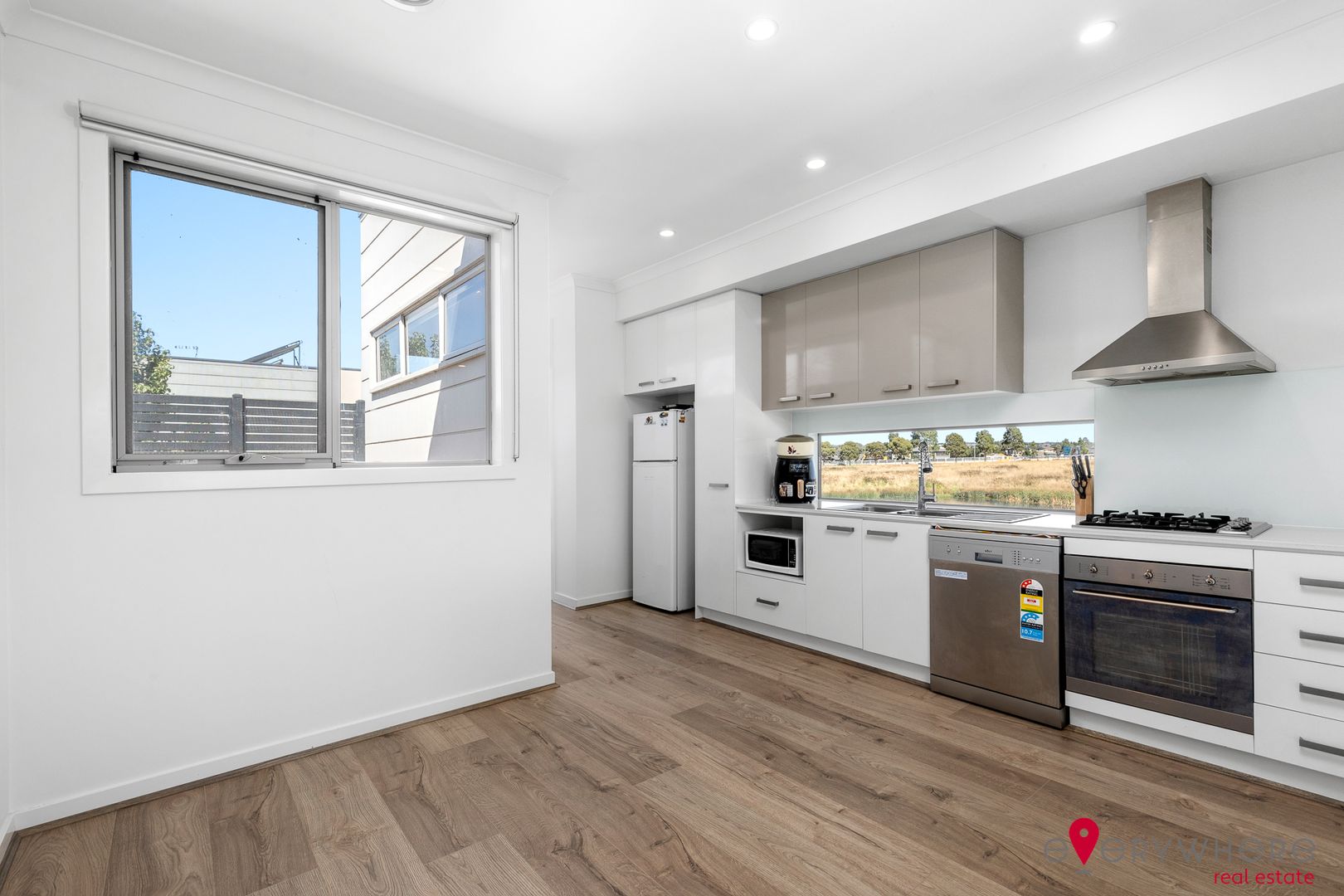 12 Cascade Terrace, Craigieburn VIC 3064, Image 2