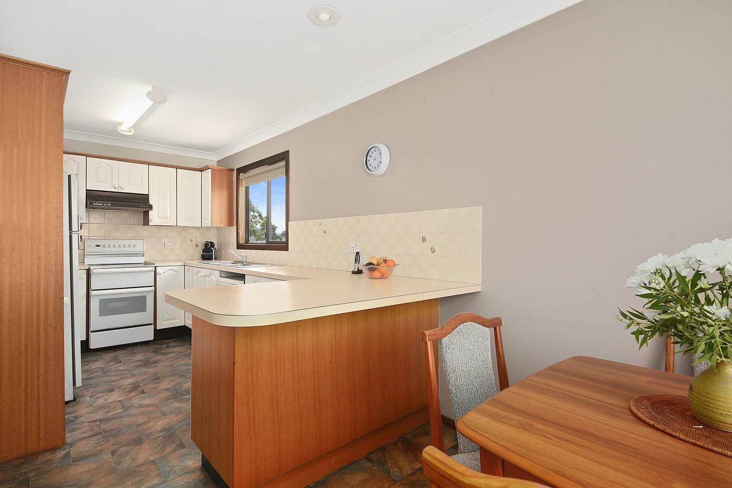 10 Uki Avenue, Picnic Point NSW 2213, Image 2