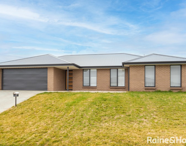 22 Dovey Drive, Kelso NSW 2795