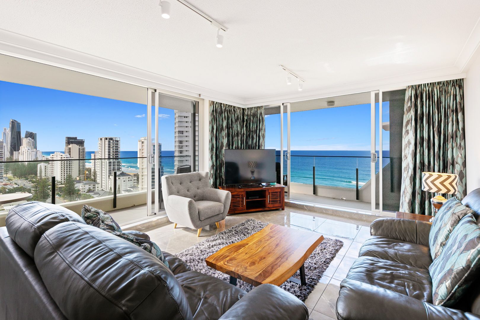 18C 'Beach Haven' 1 Albert Avenue, Broadbeach QLD 4218, Image 2