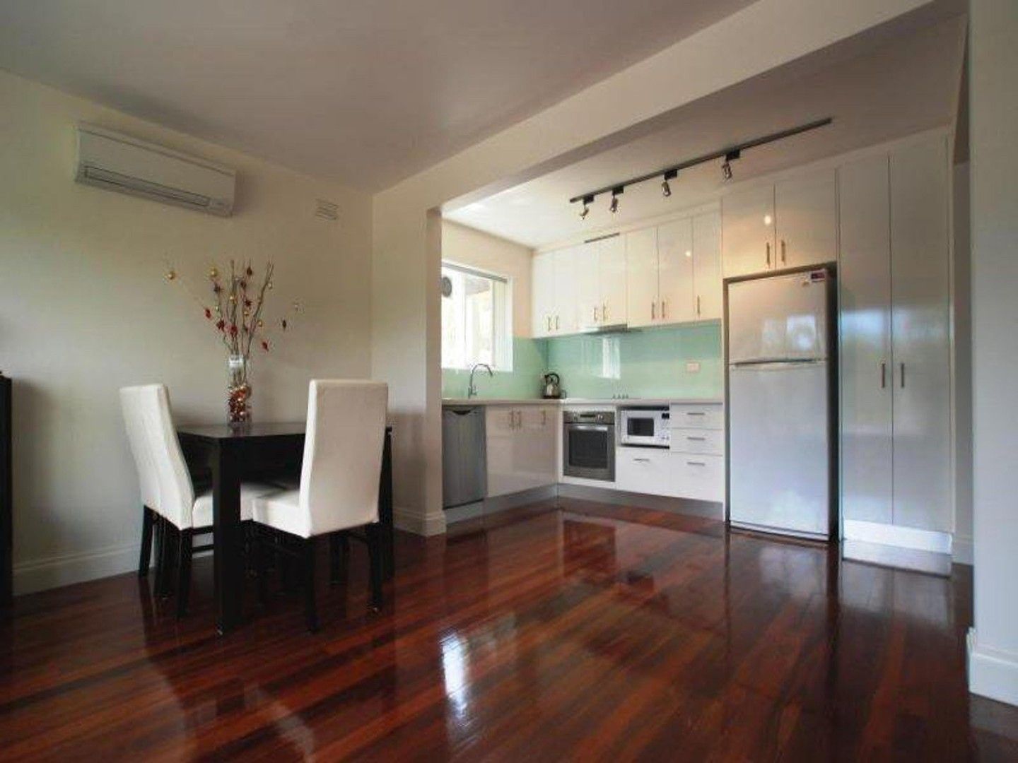 2 bedrooms Apartment / Unit / Flat in 4/158 Toorak Road West SOUTH YARRA VIC, 3141