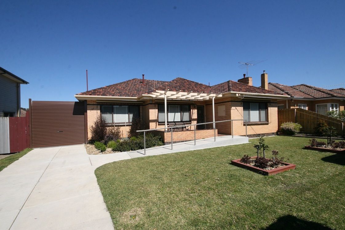 3 bedrooms House in 221 Broadway RESERVOIR VIC, 3073