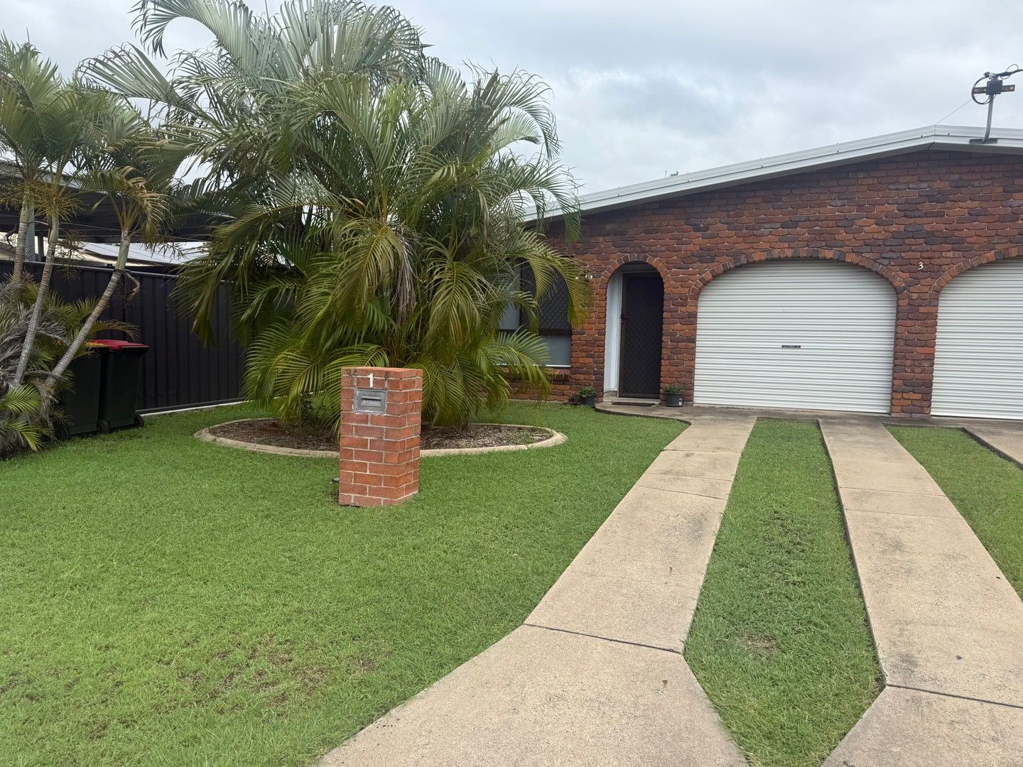 2 bedrooms Apartment / Unit / Flat in 1/3 Rutherford Street KAWANA QLD, 4701