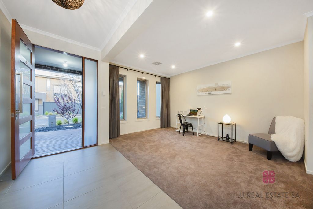 13 Emery Place, St Clair SA 5011, Image 2