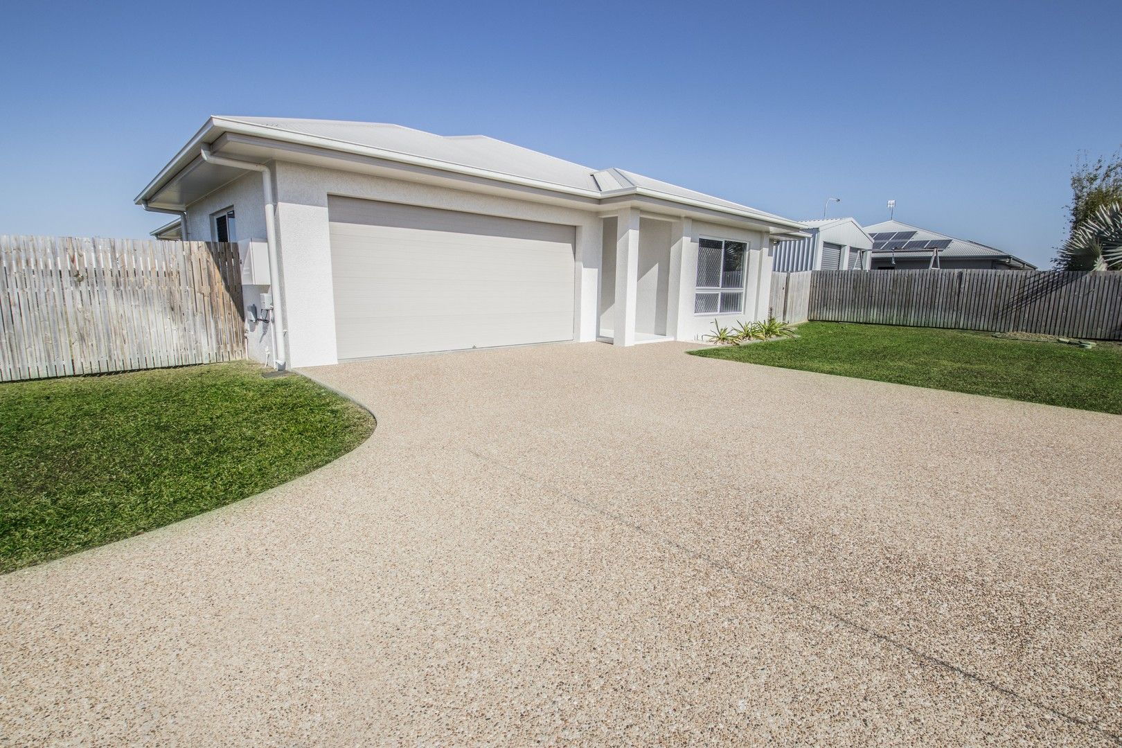 5 bedrooms House in 18 Supplejack Court MOUNT LOW QLD, 4818