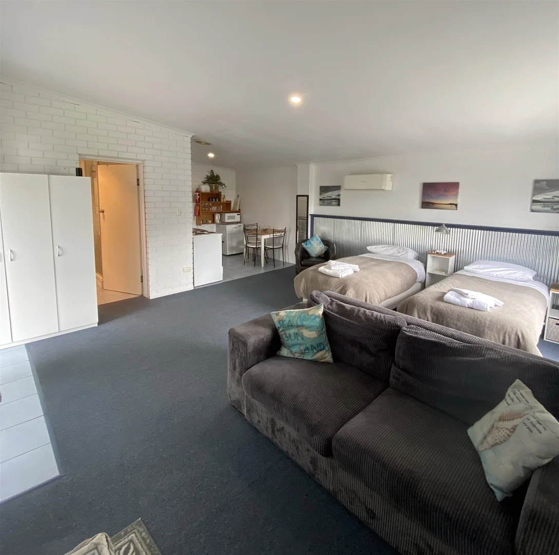 Additional image 3 of Dover TAS 7117