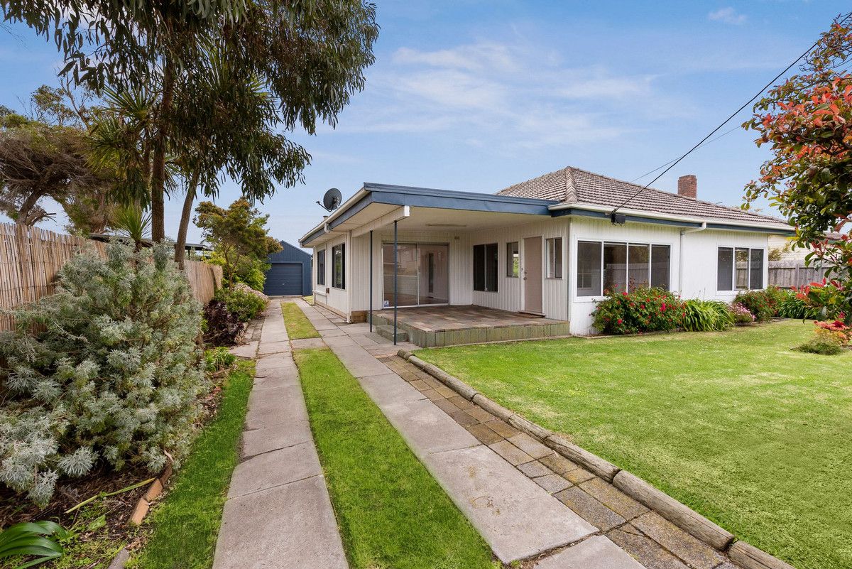 3 bedrooms House in 27 Kangerong Avenue DROMANA VIC, 3936