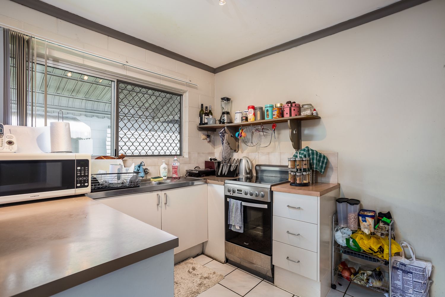 10/473-479 McCoombe Street, Mooroobool QLD 4870, Image 2