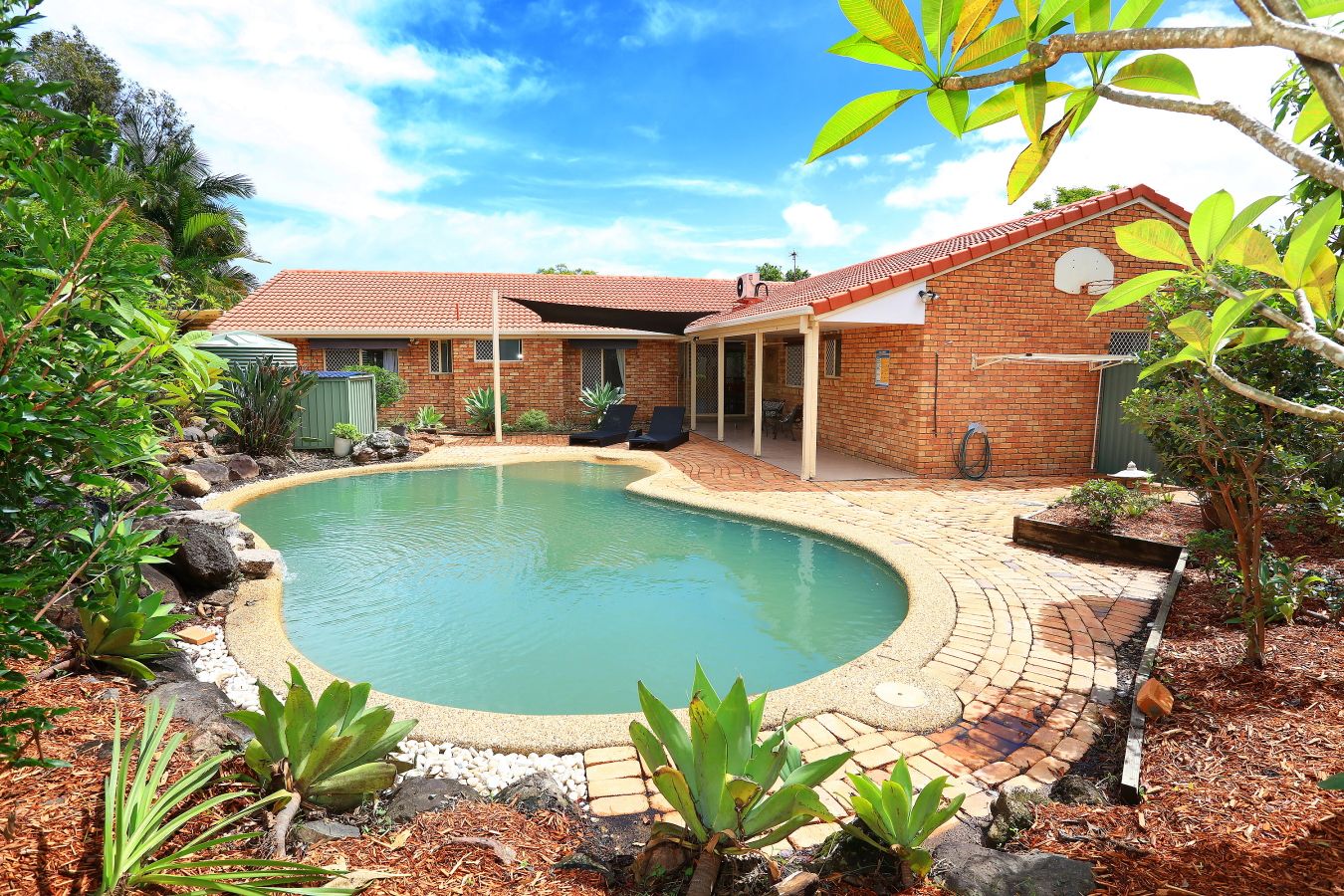 5 bedrooms House in 11 St Ives Drive ROBINA QLD, 4226