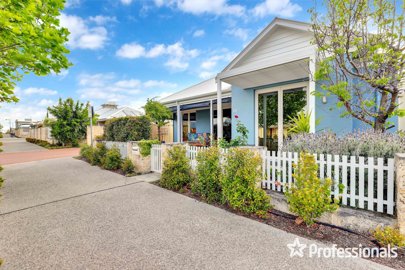 24 Lyon Road, Atwell WA 6164, Image 1