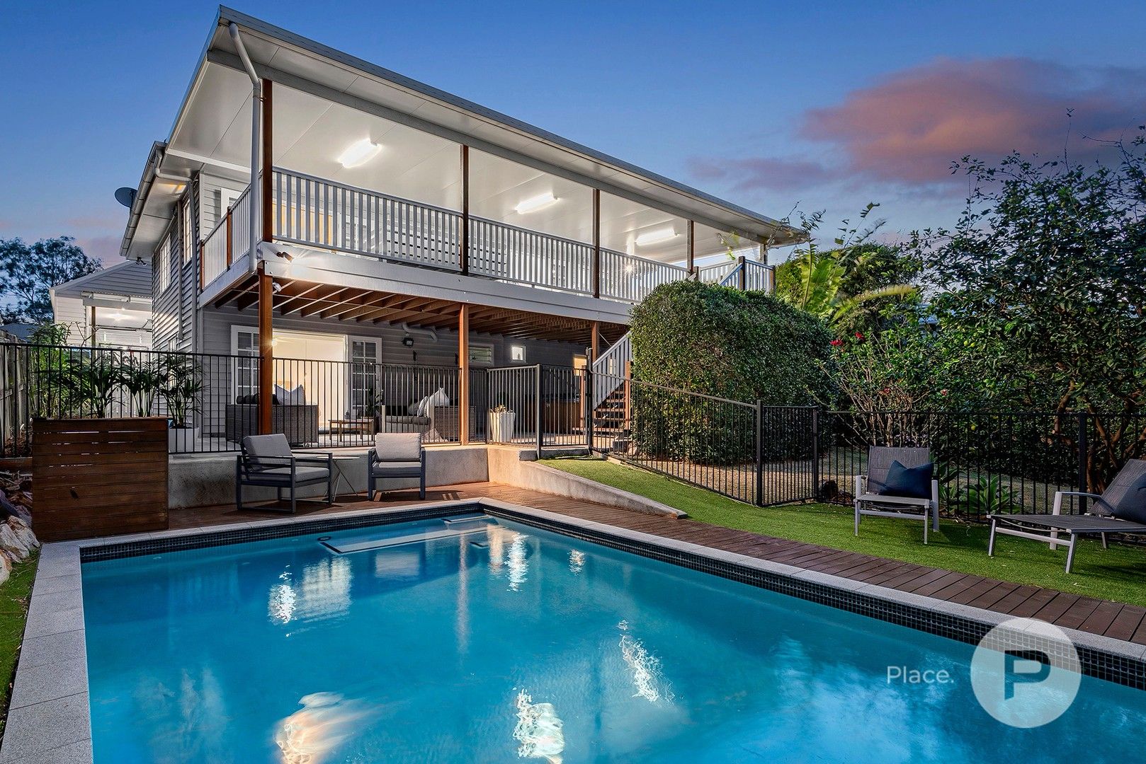 5 bedrooms House in 12 Marshall Avenue SEVEN HILLS QLD, 4170