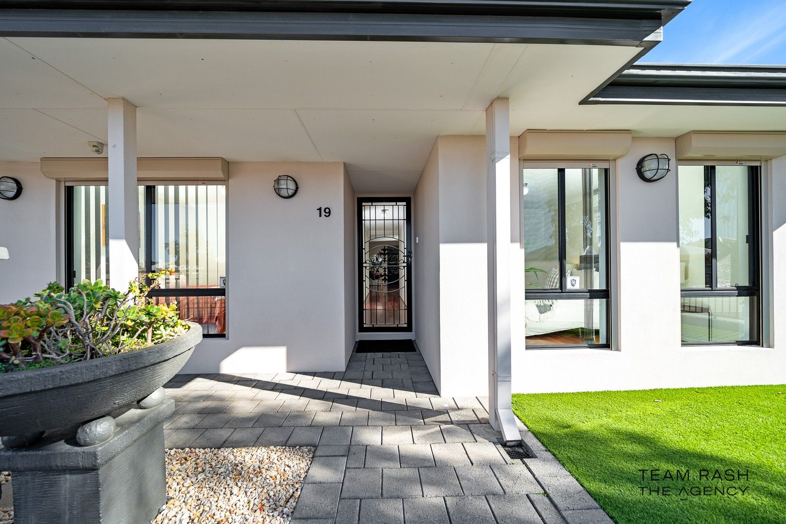 3 bedrooms House in 19 Banrock Drive ELLENBROOK WA, 6069