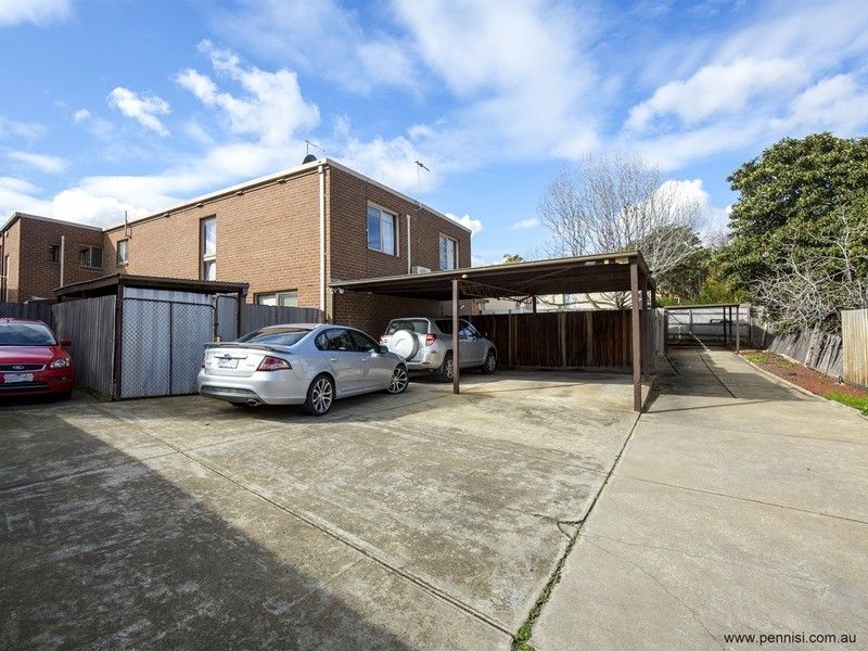 69 Hotham Road, NIDDRIE VIC 3042, Image 2