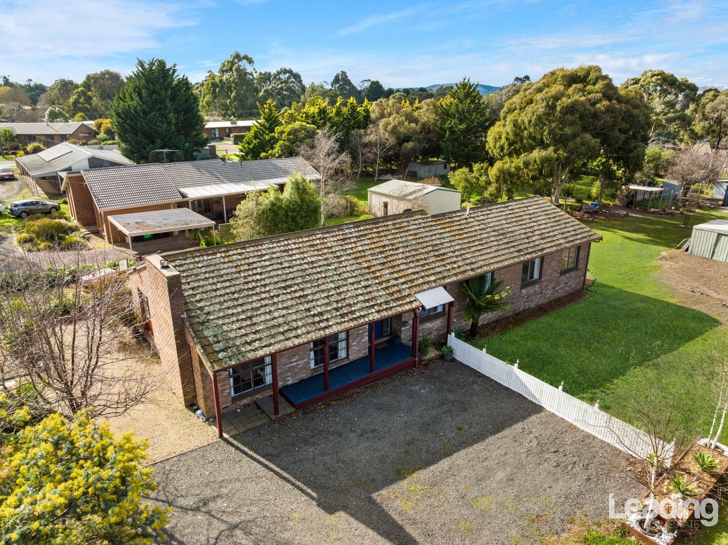 31 Metcalfe Drive, Romsey VIC 3434, Image 2