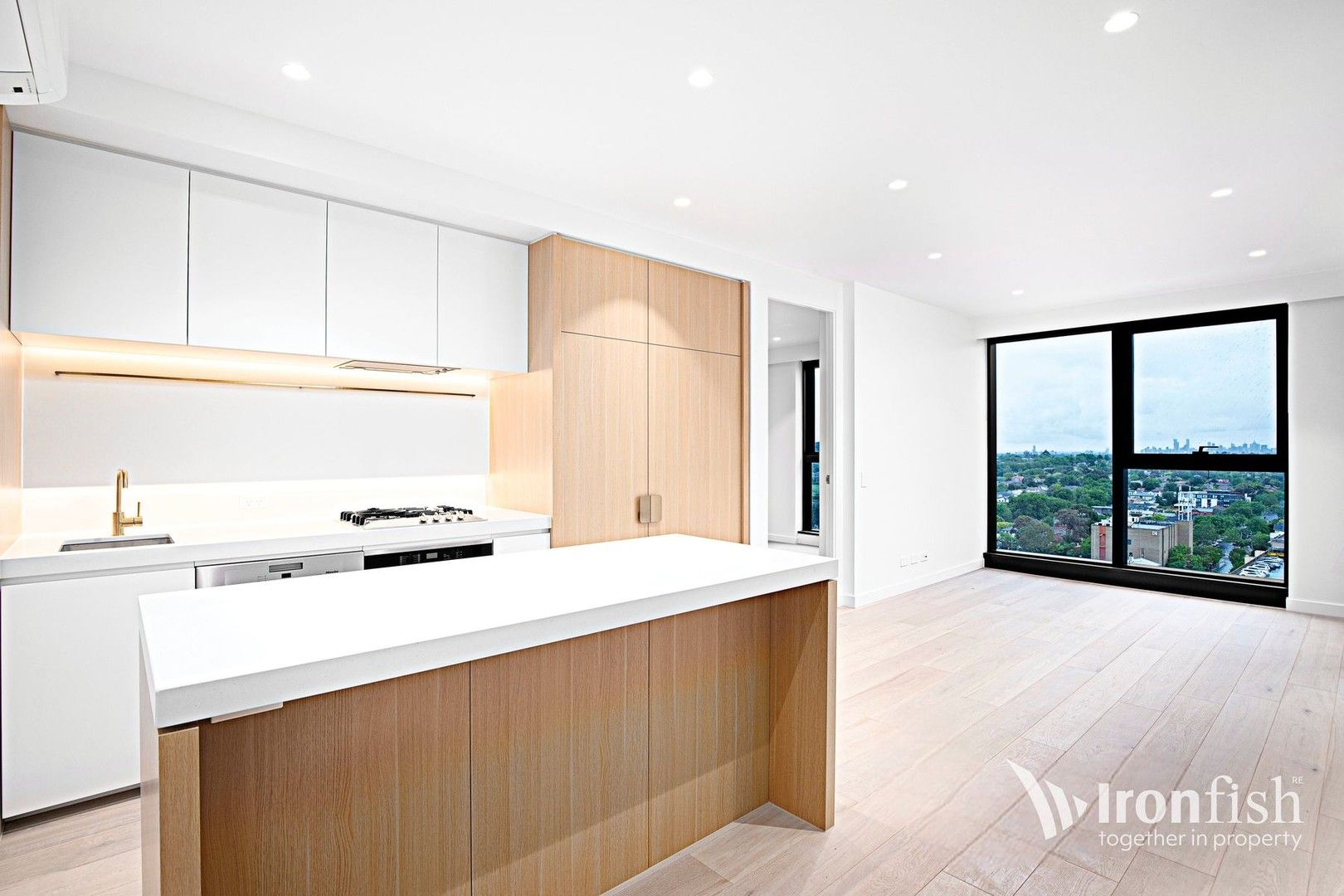 2 bedrooms Apartment / Unit / Flat in 1103/545 Station Street BOX HILL VIC, 3128