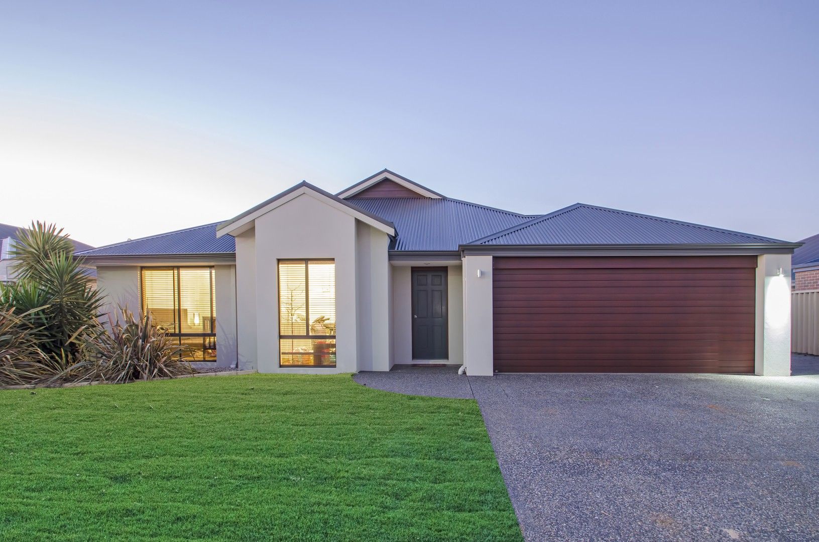 4 bedrooms House in 5 Jindalee Way MILLBRIDGE WA, 6232