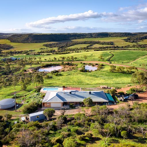 5 bedrooms Acreage / Semi-Rural in 462 Murphy Yetna Road NANSON WA, 6532