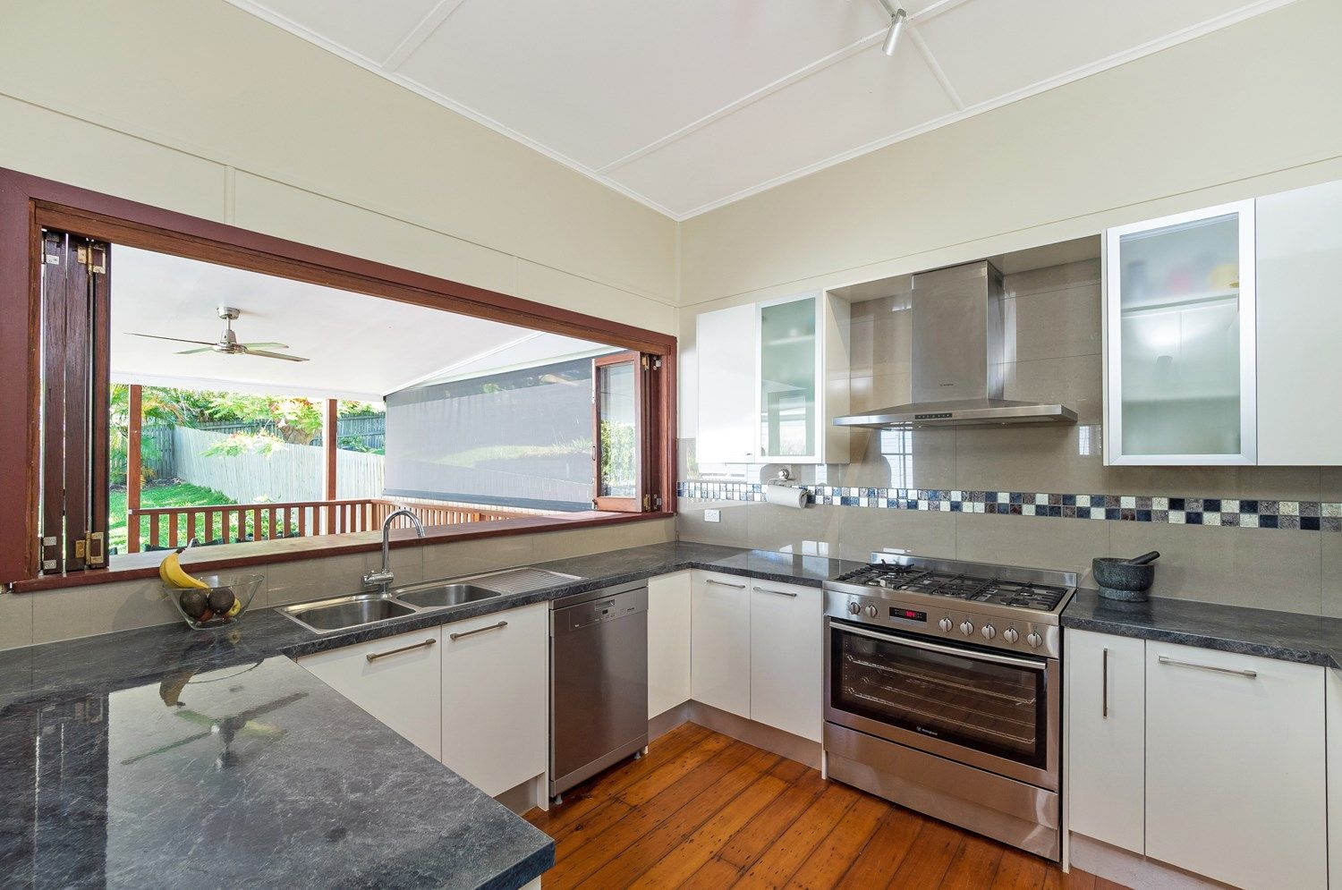 38 Raymont Road, Grange QLD 4051, Image 2