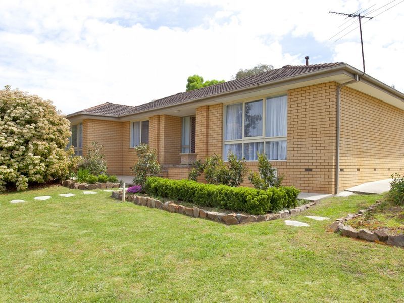 3 bedrooms House in 27 Hotham Circuit THURGOONA NSW, 2640
