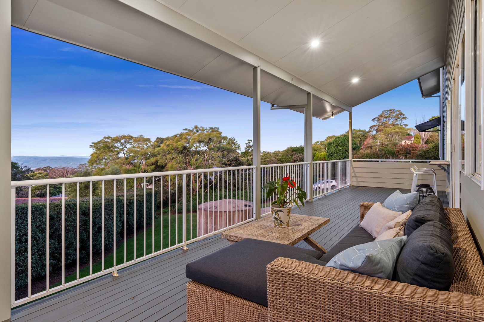 7 Curzon Street, Mount Lofty QLD 4350, Image 2