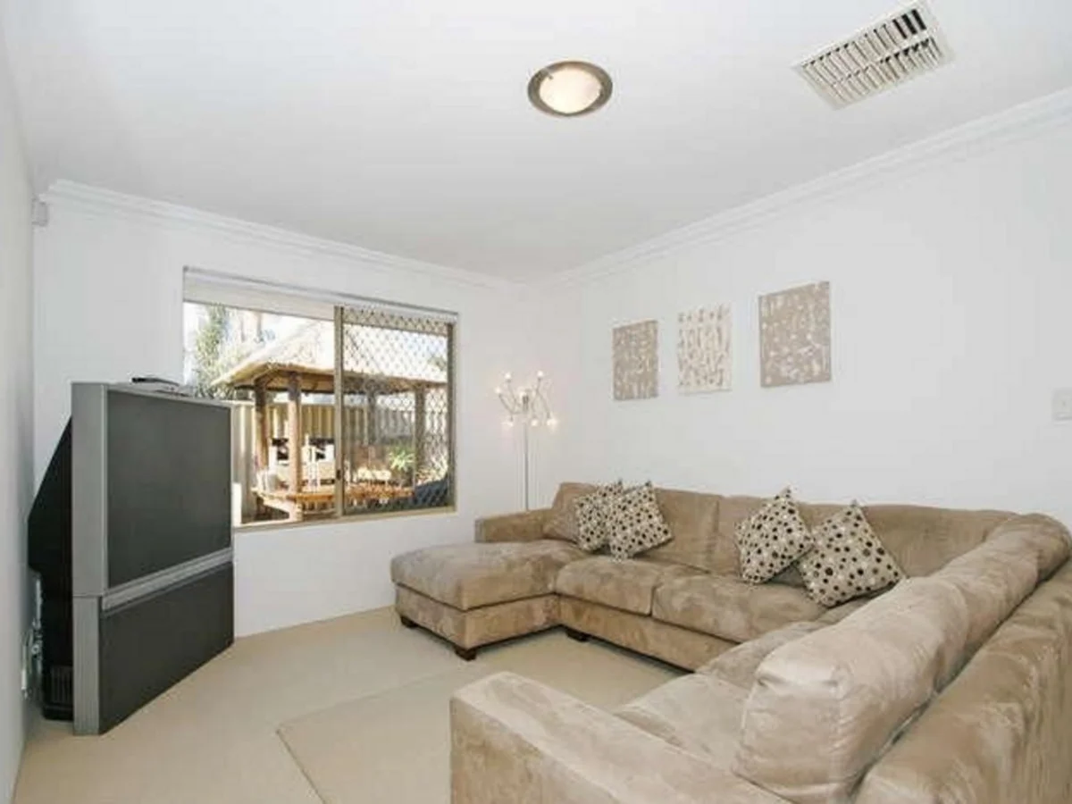 8 Desault Cove, Ballajura WA 6066