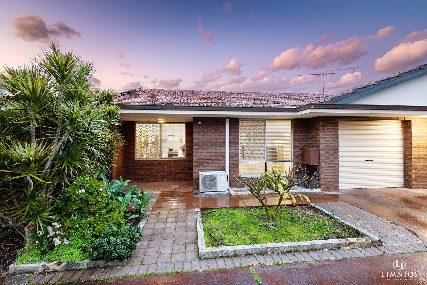 2 bedrooms Villa in 3/187 Edinboro Street JOONDANNA WA, 6060